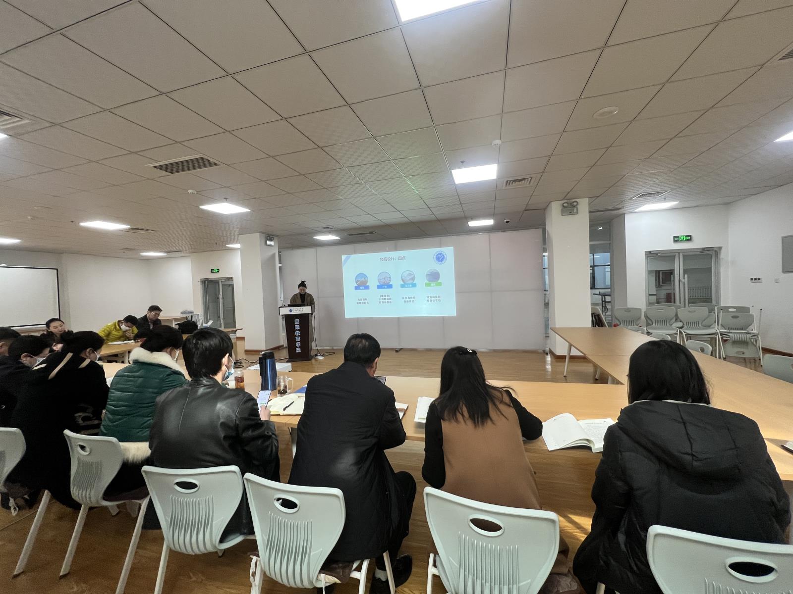 9汇报会现场.jpg