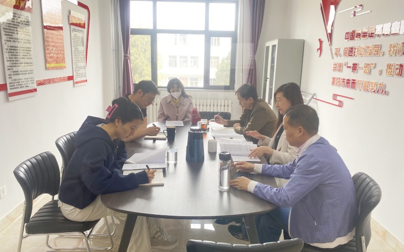 读书班学习现场.jpg 读书班学习现场.jpg