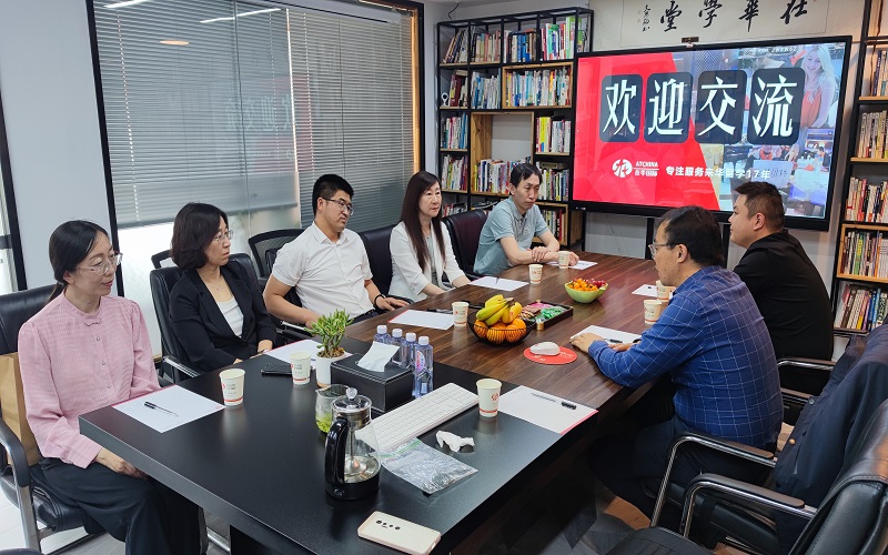 武汉在华网络科技有限公司座谈会.jpg 武汉在华网络科技有限公司座谈会.jpg