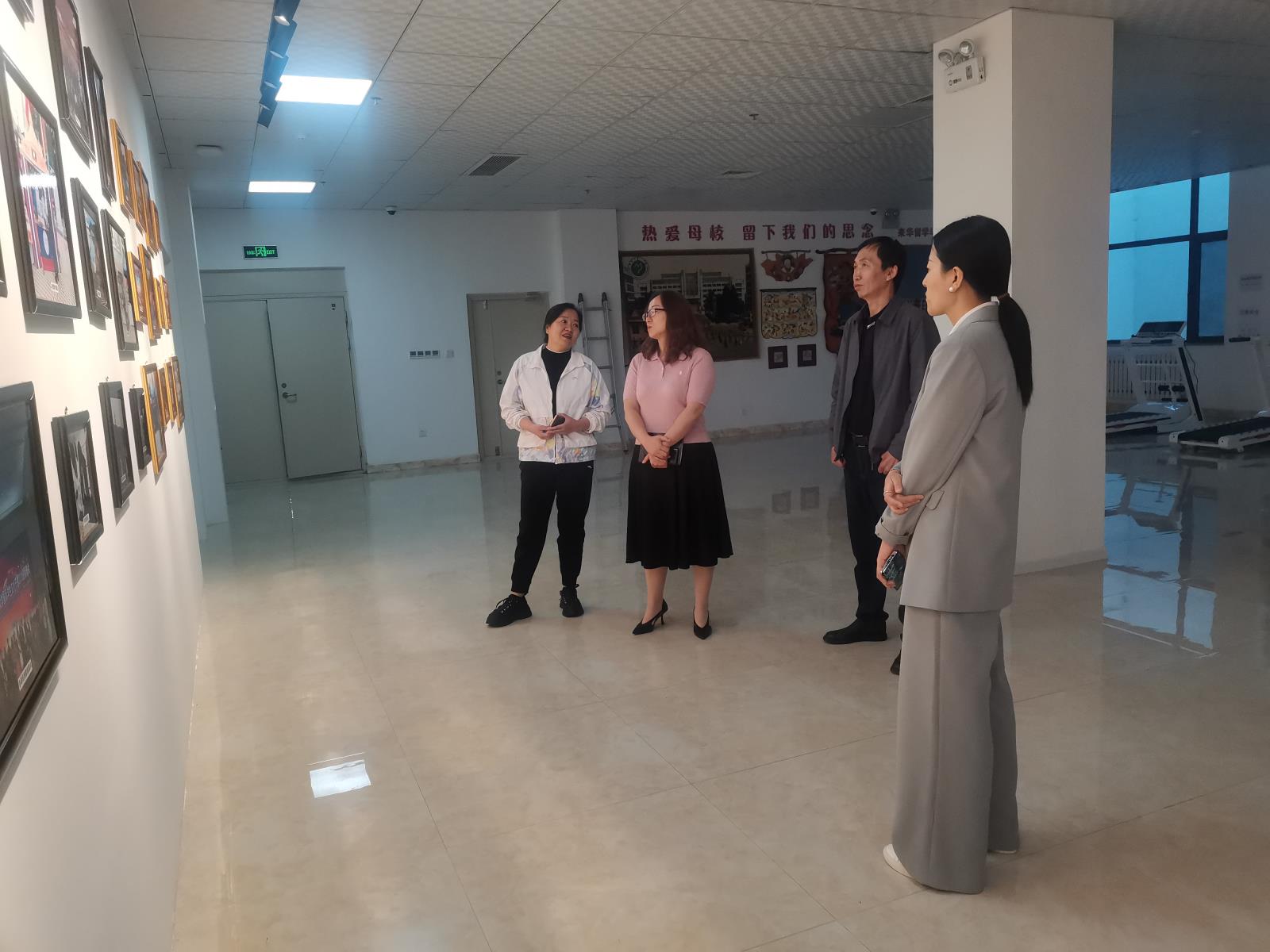 参观来华留学生公寓.jpg