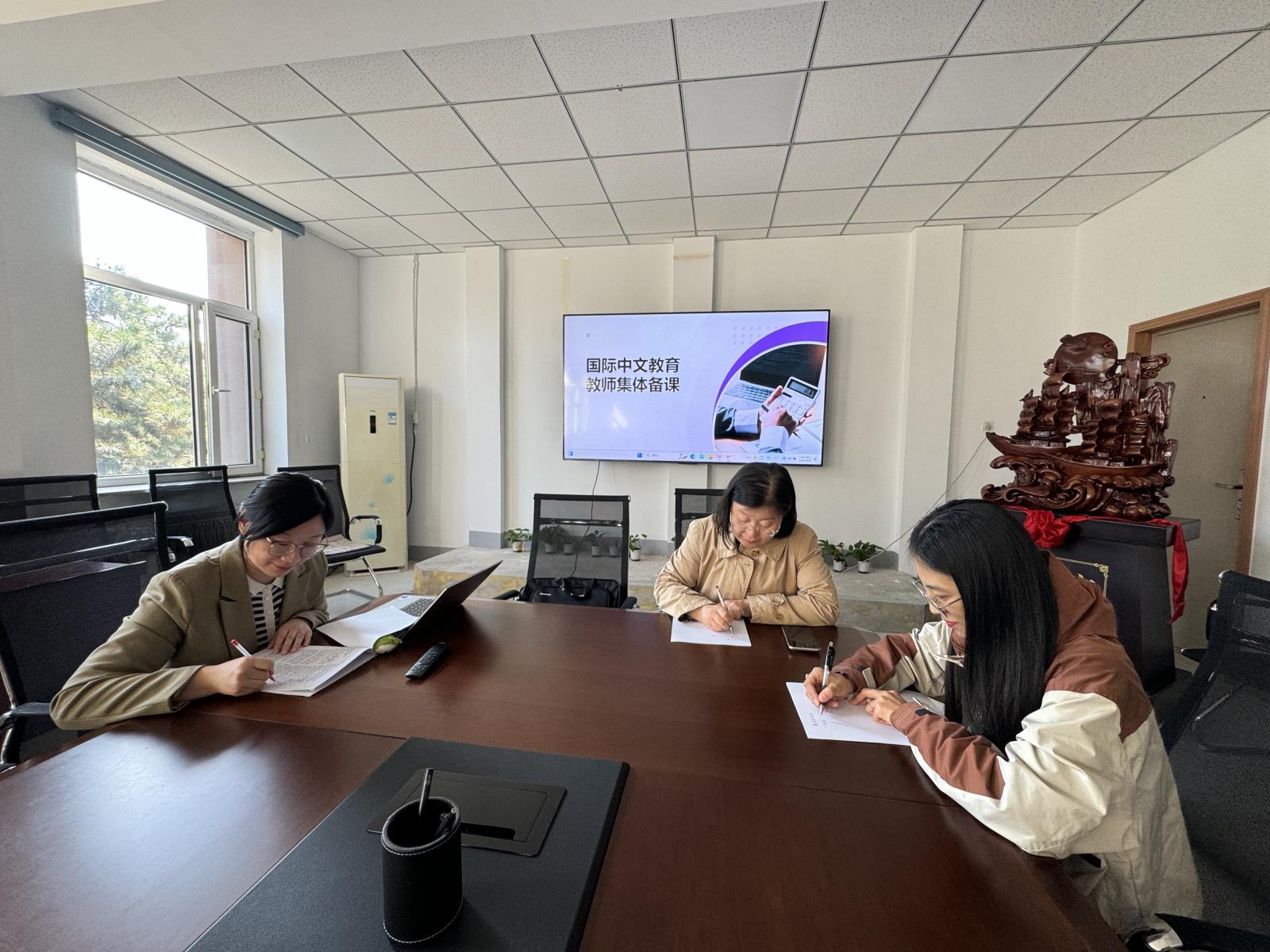 10月.jpg 10月.jpg