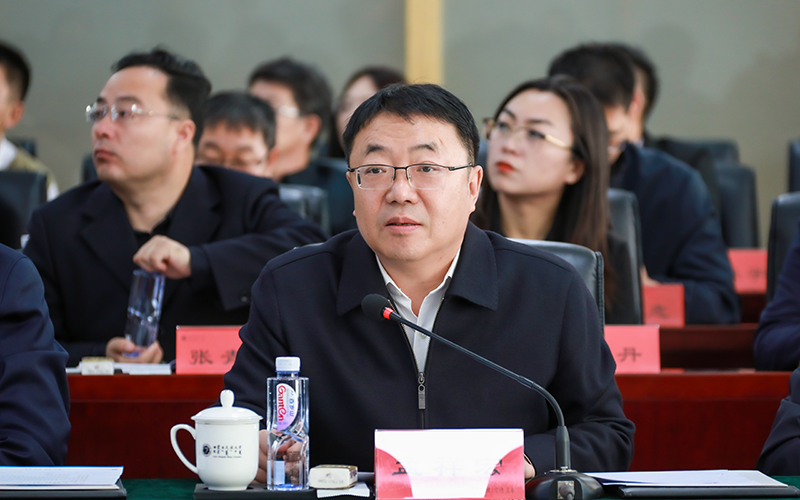 05校党委副书记、校长孟祥宏介绍学校相关情况.png