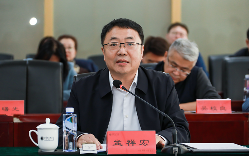 03校党委副书记、校长孟祥宏代表学校作表态发言.png