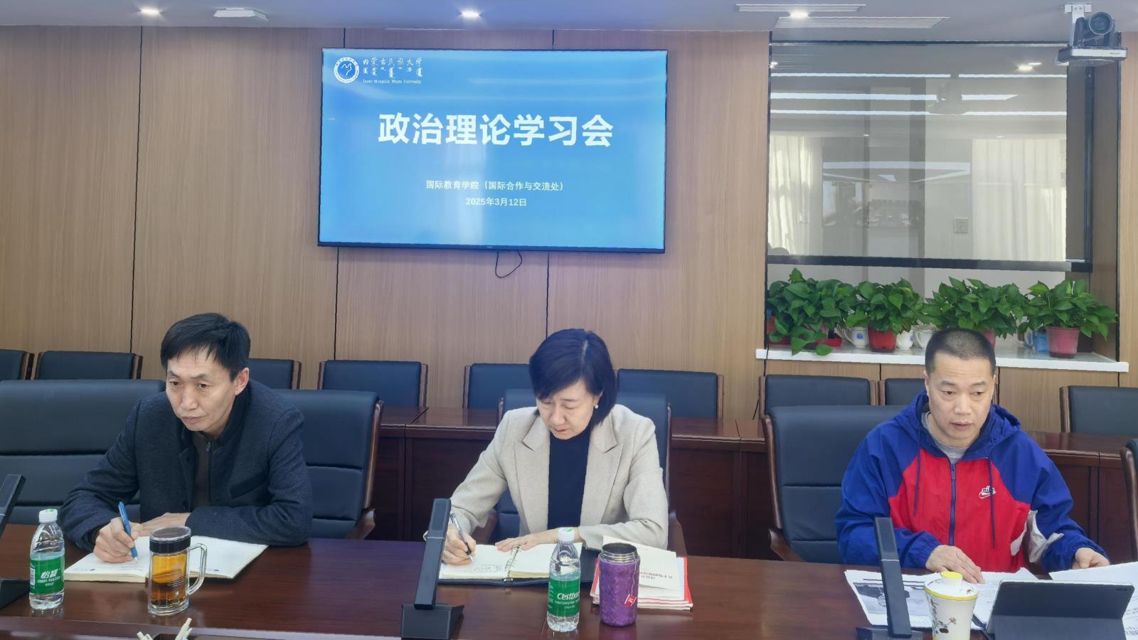 会议现场01.jpg 会议现场01.jpg